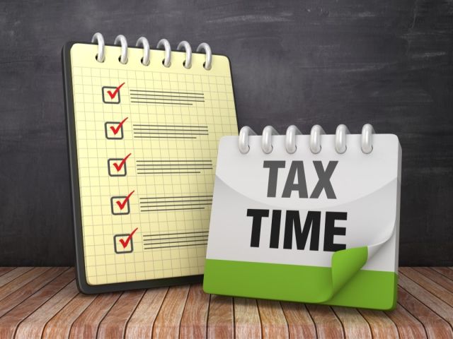 Tax calendar and notepad