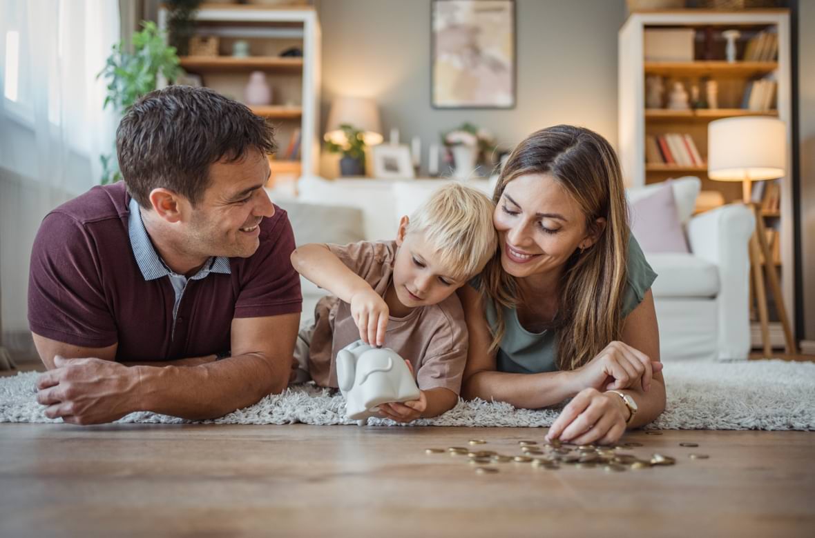 Parents teaching child about money Parents teaching child about money